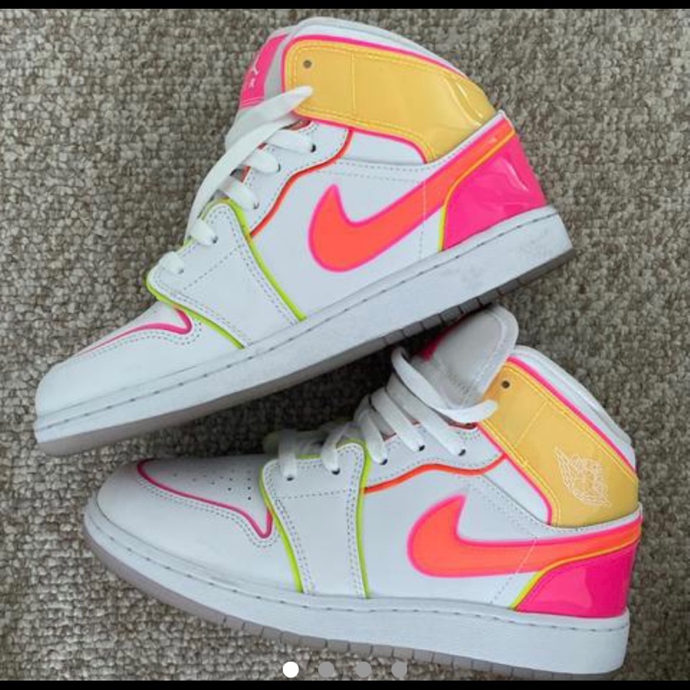 Air Jordan 1 Mid Edge Glow GS